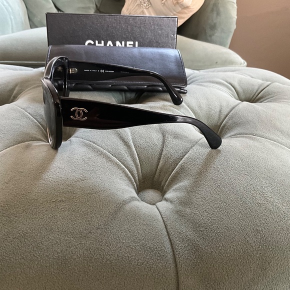 Chanel sunglasses - Picture 3 of 5